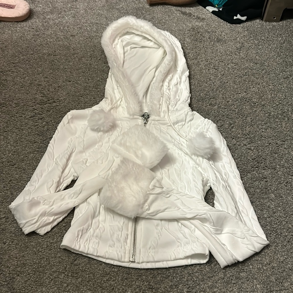 cropped fur hood zip up🤍🤍
